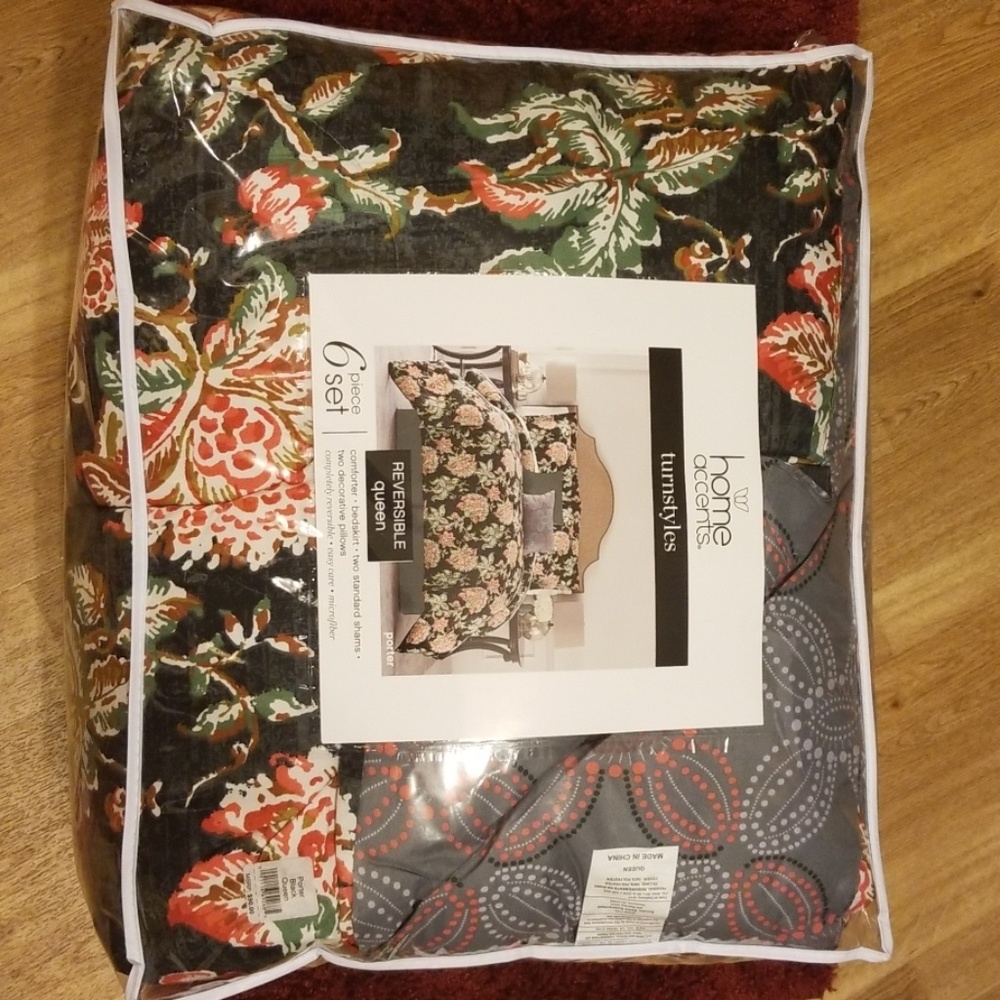 Reversible Queen Bedding